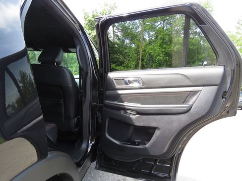 Used 2019 Ford Explorer XLT w/ Equipment Group 202A AWD/4WD image 15