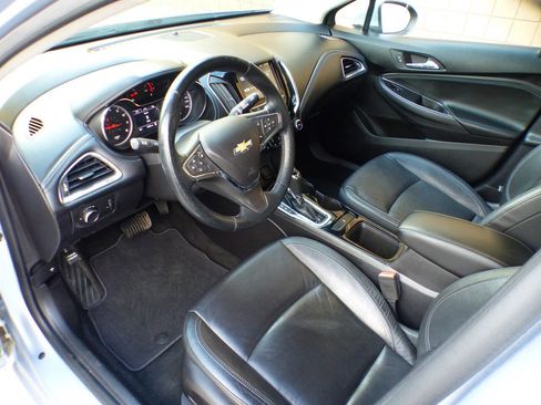 Used 2017 Chevrolet Cruze Premier image 18
