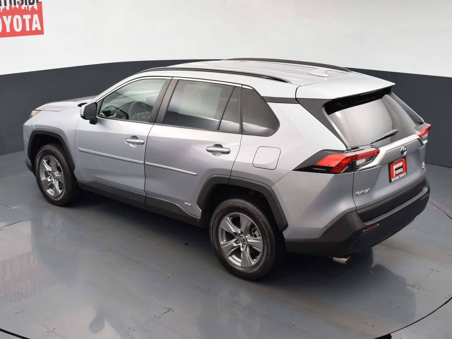 Used 2022 Toyota RAV4 LE AWD/4WD image 18