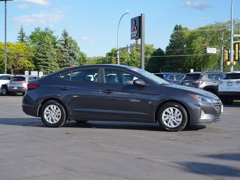 Used 2020 Hyundai Elantra SE FWD image 2