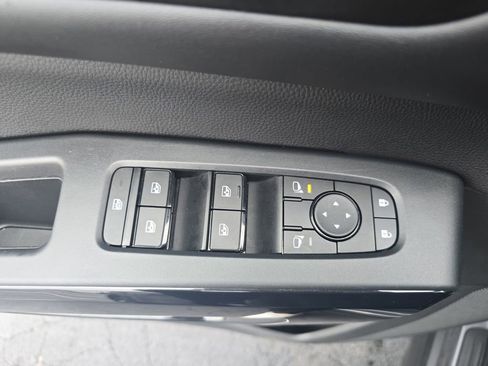 Used 2025 Nissan Pathfinder SV image 30