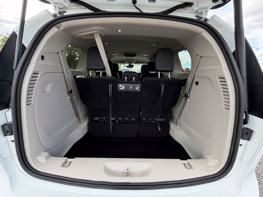 Used 2020 Chrysler Pacifica Touring-L w/ Advanced Safetytec Group FWD image 17