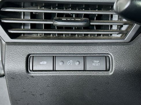 Used 2025 Nissan Altima 2.5 SV image 16