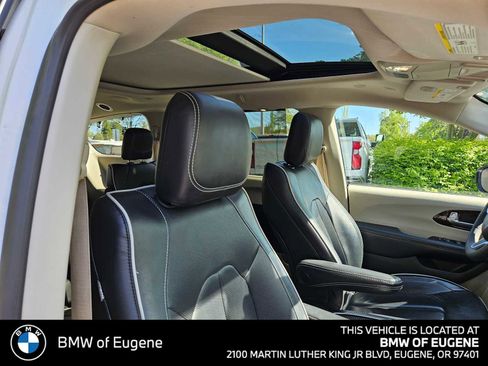 Used 2023 Chrysler Pacifica Limited FWD image 13