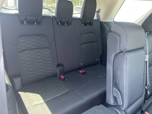 Used 2025 Nissan Pathfinder SV FWD image 37