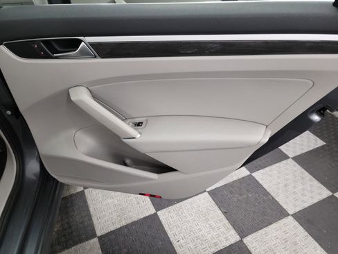 Used 2017 Volkswagen Passat 1.8T SE image 28