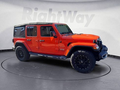 Used 2018 Jeep Wrangler Unlimited Sahara w/ Dual Top Group AWD/4WD image 7