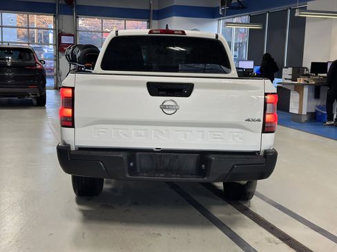 Used 2024 Nissan Frontier S image 6