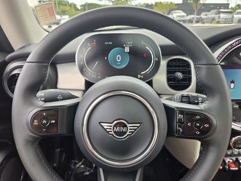 Used 2023 MINI Cooper 2-Door Hardtop w/ Signature Upholstery Package FWD image 27