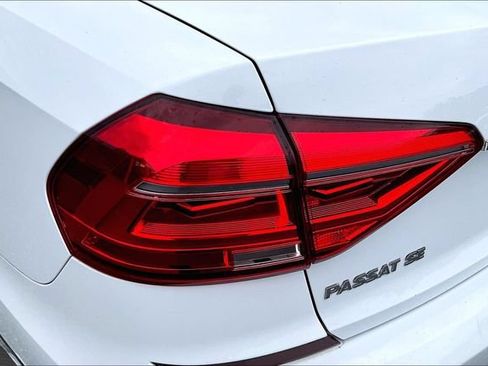 Used 2016 Volkswagen Passat 1.8T SE w/ Lighting Package FWD image 22