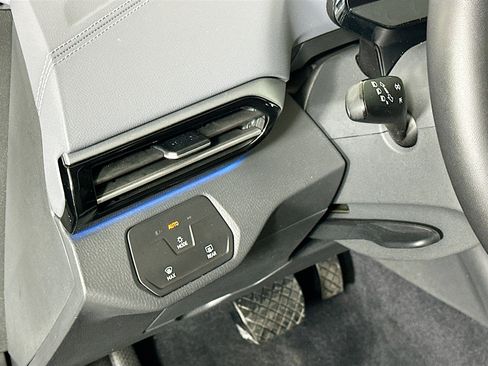 Used 2023 Volkswagen ID.4 2WD image 16