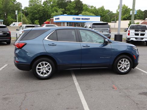 Used 2024 Chevrolet Equinox LT FWD image 11