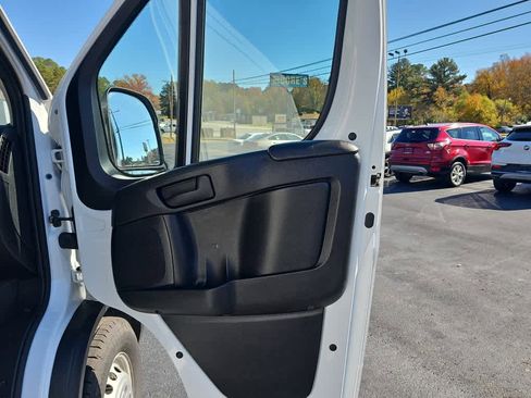 Used 2025 RAM ProMaster 2500 w/ Convenience Group image 32