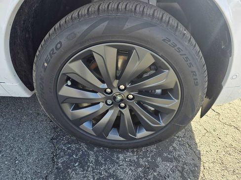 New 2025 Land Rover Discovery Sport S image 9