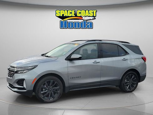 Used 2023 Chevrolet Equinox RS image 3