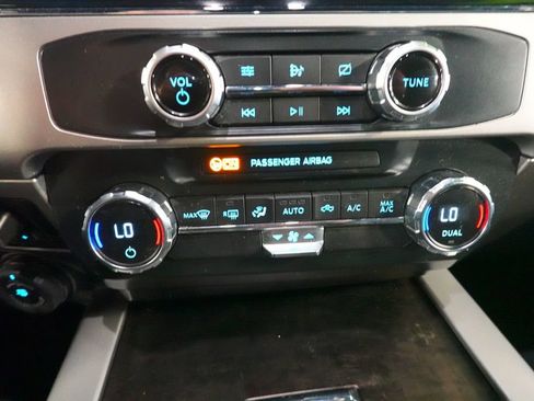 Used 2022 Ford F350 Lariat image 12