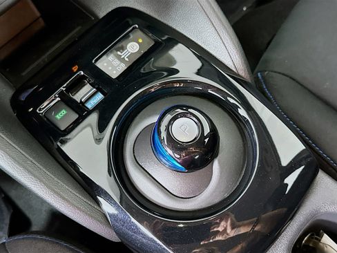 Used 2019 Nissan Leaf SV w/ SV All Weather Package FWD image 17
