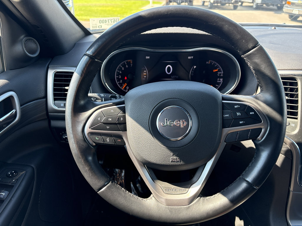Used 2021 Jeep Grand Cherokee Laredo AWD/4WD image 19