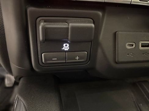 Used 2019 Chevrolet Silverado 1500 LTZ w/ LTZ Premium Package AWD/4WD image 31