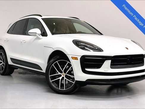 Used 2025 Porsche Macan AWD/4WD image 37