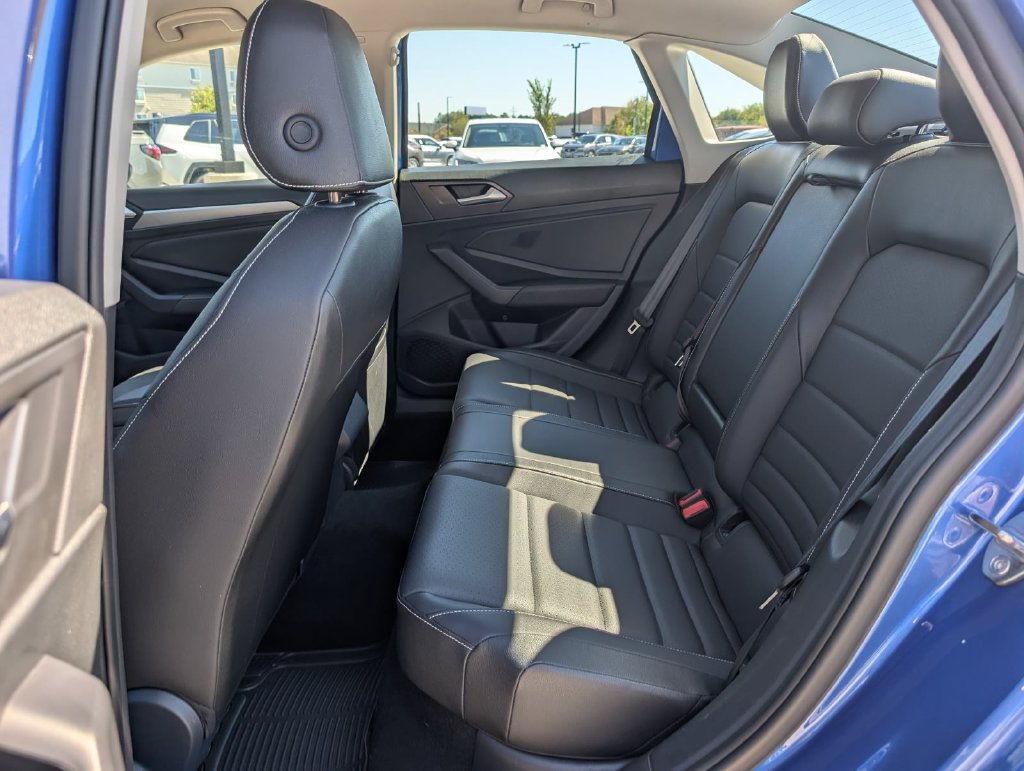 Used 2024 Volkswagen Jetta SE FWD image 34