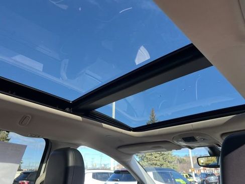 Certified 2023 Chrysler Pacifica Limited image 16