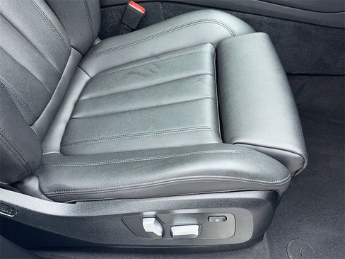 Used 2022 BMW X5 xDrive40i w/ Parking Assistance Package image 46