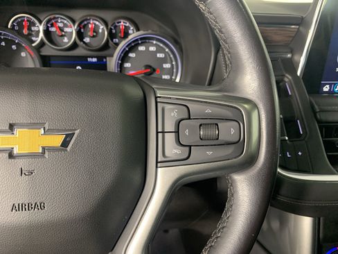 Used 2021 Chevrolet Suburban LT RWD image 19