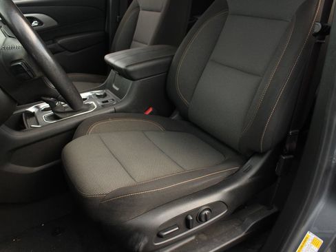 Used 2021 Chevrolet Traverse LT FWD image 16
