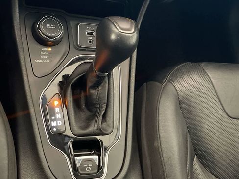 Used 2019 Jeep Cherokee Limited image 20