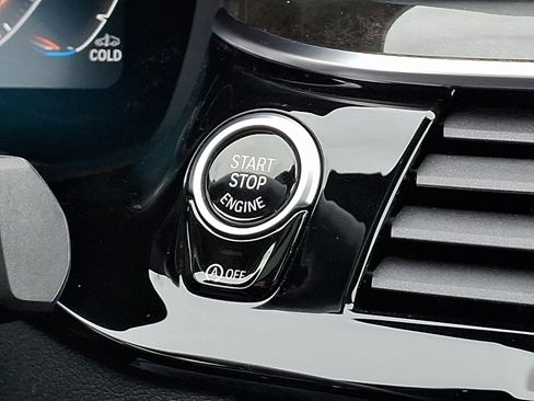 Used 2022 BMW 530i xDrive w/ Premium Package image 28