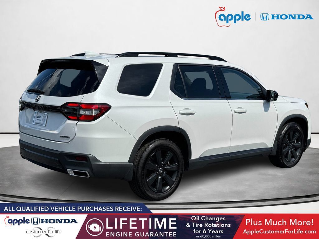Used 2023 Honda Pilot Touring image 3