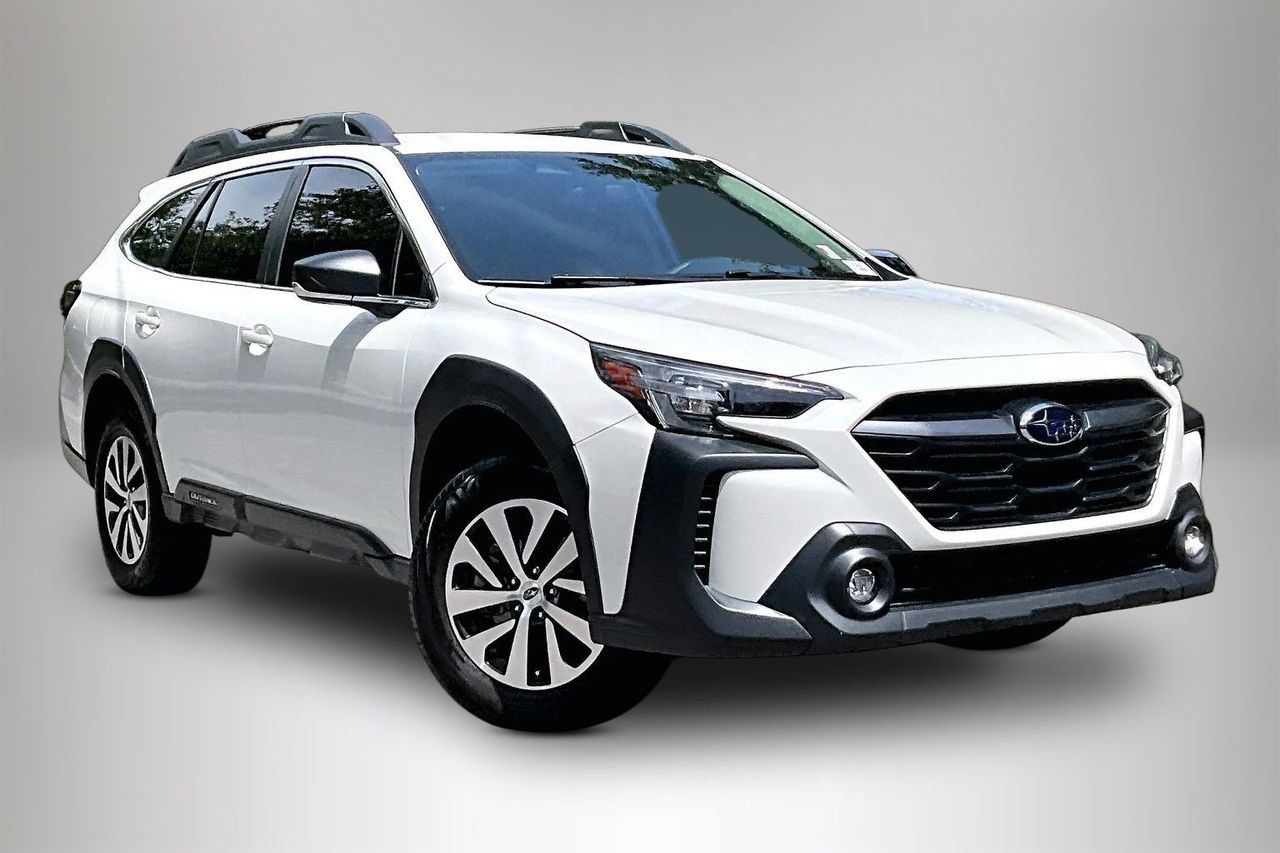 Used 2025 Subaru Outback AWD/4WD image 2