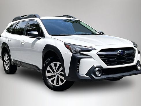 Used 2025 Subaru Outback AWD/4WD image 2
