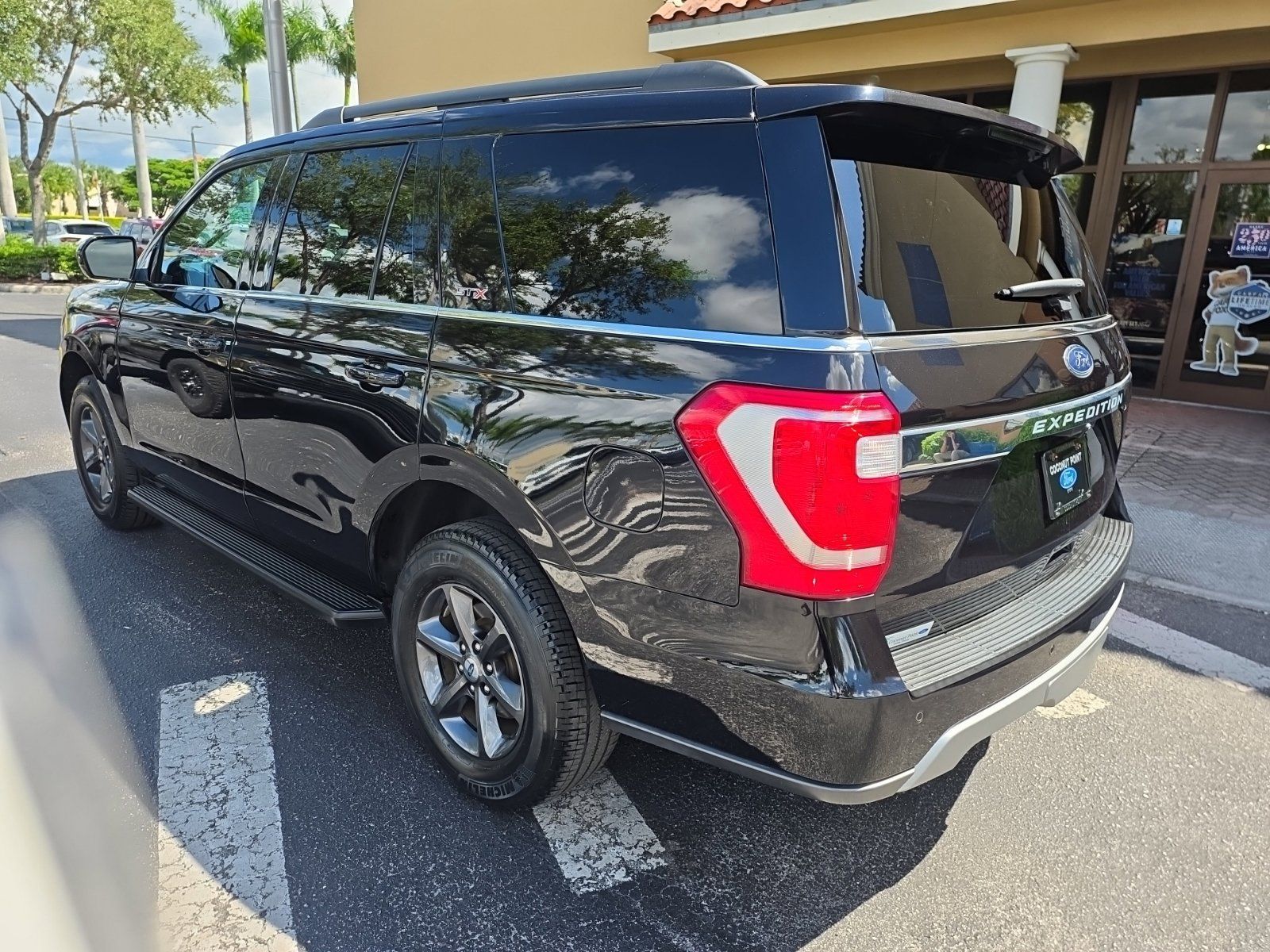 Used 2021 Ford Expedition XL AWD/4WD image 3