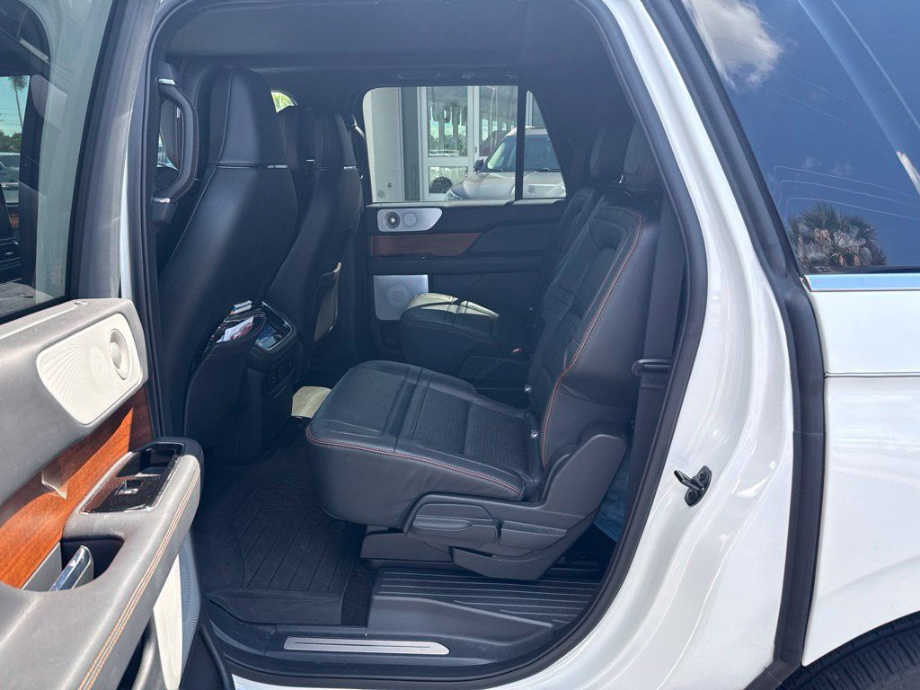 Certified 2022 Lincoln Navigator L Black Label AWD/4WD image 7