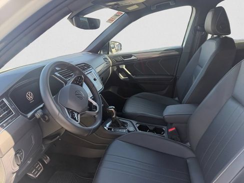 Certified 2023 Volkswagen Tiguan SE R-Line AWD/4WD image 9