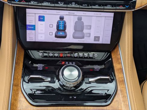 Used 2023 Jeep Grand Wagoneer Series III w/ Rear Seat Video Group 1 image 18