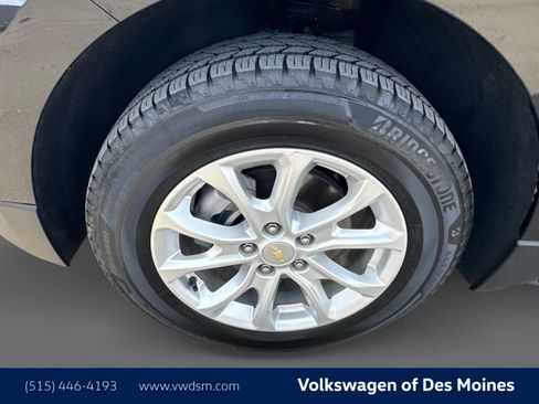 Used 2019 Chevrolet Equinox LT w/ Sun & Navigation Package image 8