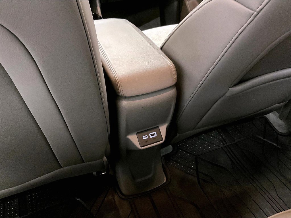 Used 2023 Chevrolet Bolt EUV Premier FWD image 10