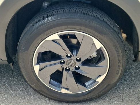 Certified 2025 Nissan Rogue SV FWD image 13