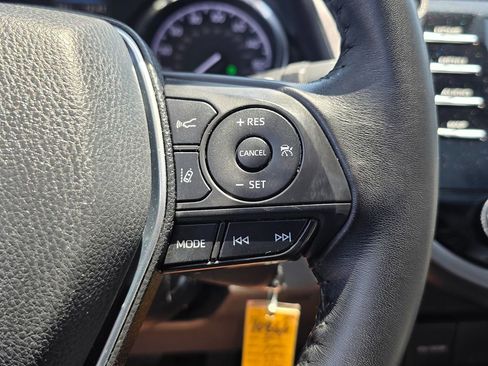Used 2019 Toyota Camry SE w/ Carpet Mat Package FWD image 28