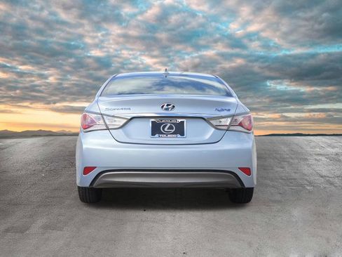 Used 2012 Hyundai Sonata Hybrid w/ Leather Pkg FWD image 7