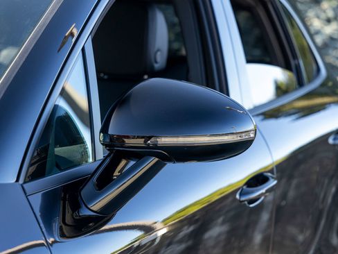 Certified 2025 Porsche Macan image 18