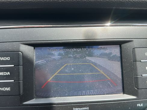 Used 2018 Kia Sedona L FWD image 21