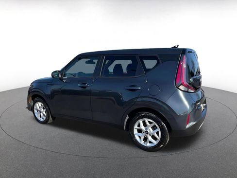 Used 2025 Kia Soul LX w/ LX Technology Package FWD image 10