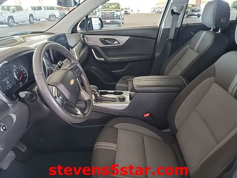 Used 2025 Chevrolet Blazer LT FWD image 2