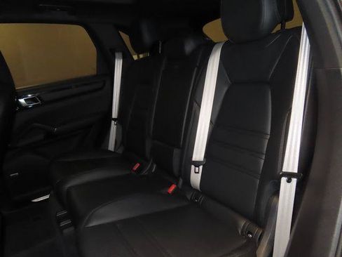 Used 2022 Porsche Cayenne S AWD/4WD image 45
