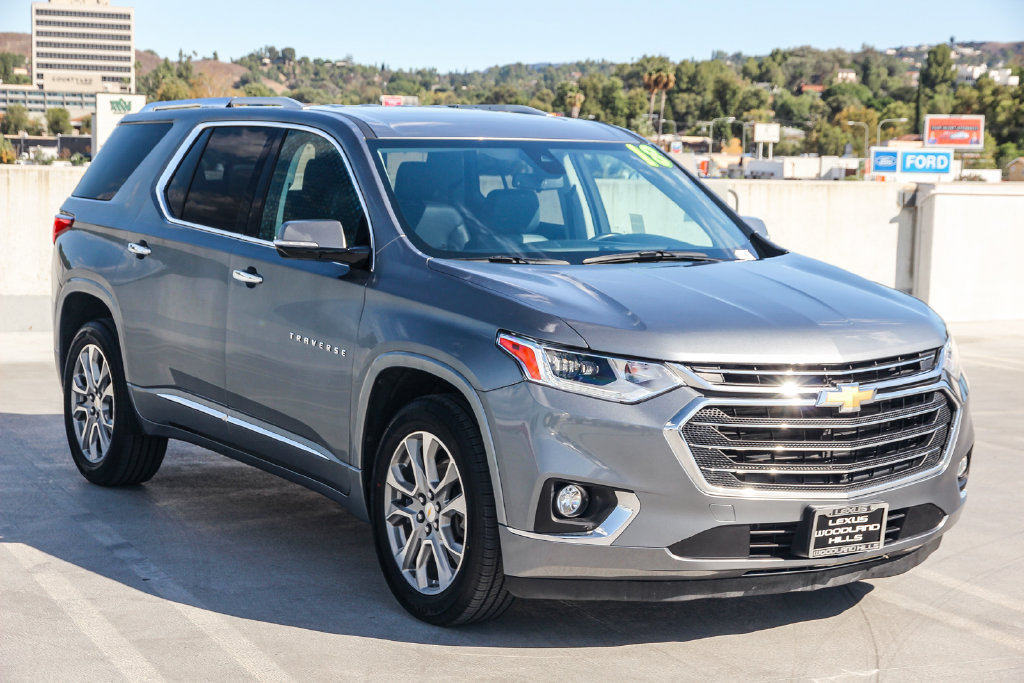 Used 2018 Chevrolet Traverse Premier w/ Driver Confidence II Package FWD image 3