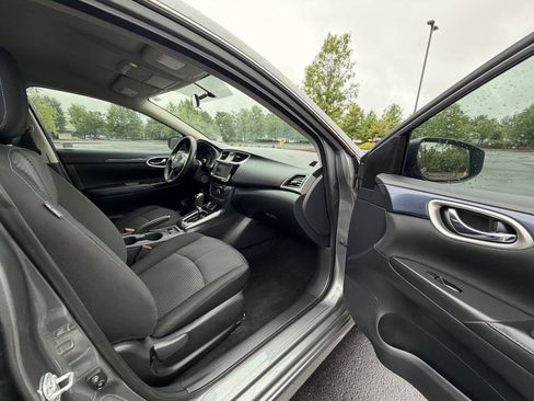 Used 2019 Nissan Sentra SR FWD image 18